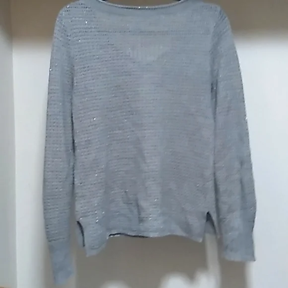 Women's gray sweater. - Picture 3 of 4